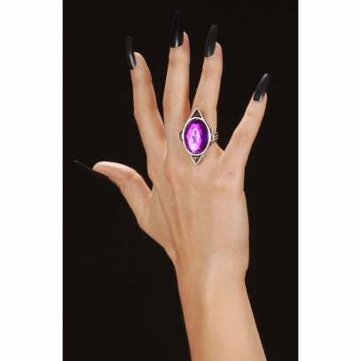Gotischer Ring mit violettem Edelstein 1
