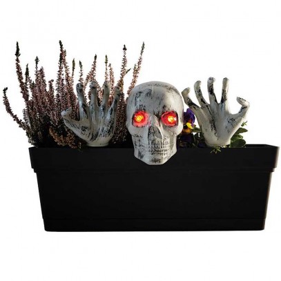 Gartendeko Totenkopf und Hände mit Lichteffekt